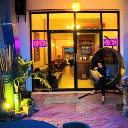 Lawaan Garden Inn Рохас Сити Екстериор снимка