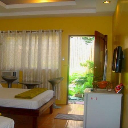 Lawaan Garden Inn Рохас Сити Екстериор снимка